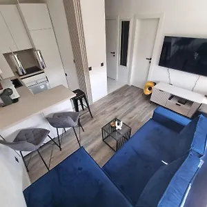 https://lux-brand-new-apartman-marikela.splithotels.org